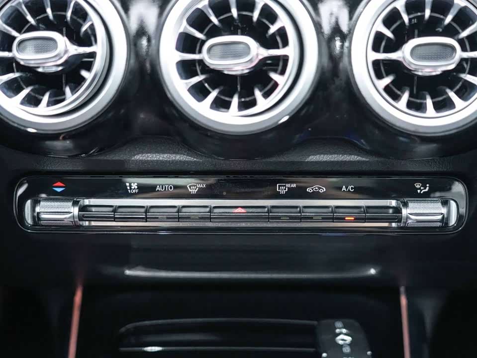 Mercedes-Benz GLB Mercedes-Benz GLB
