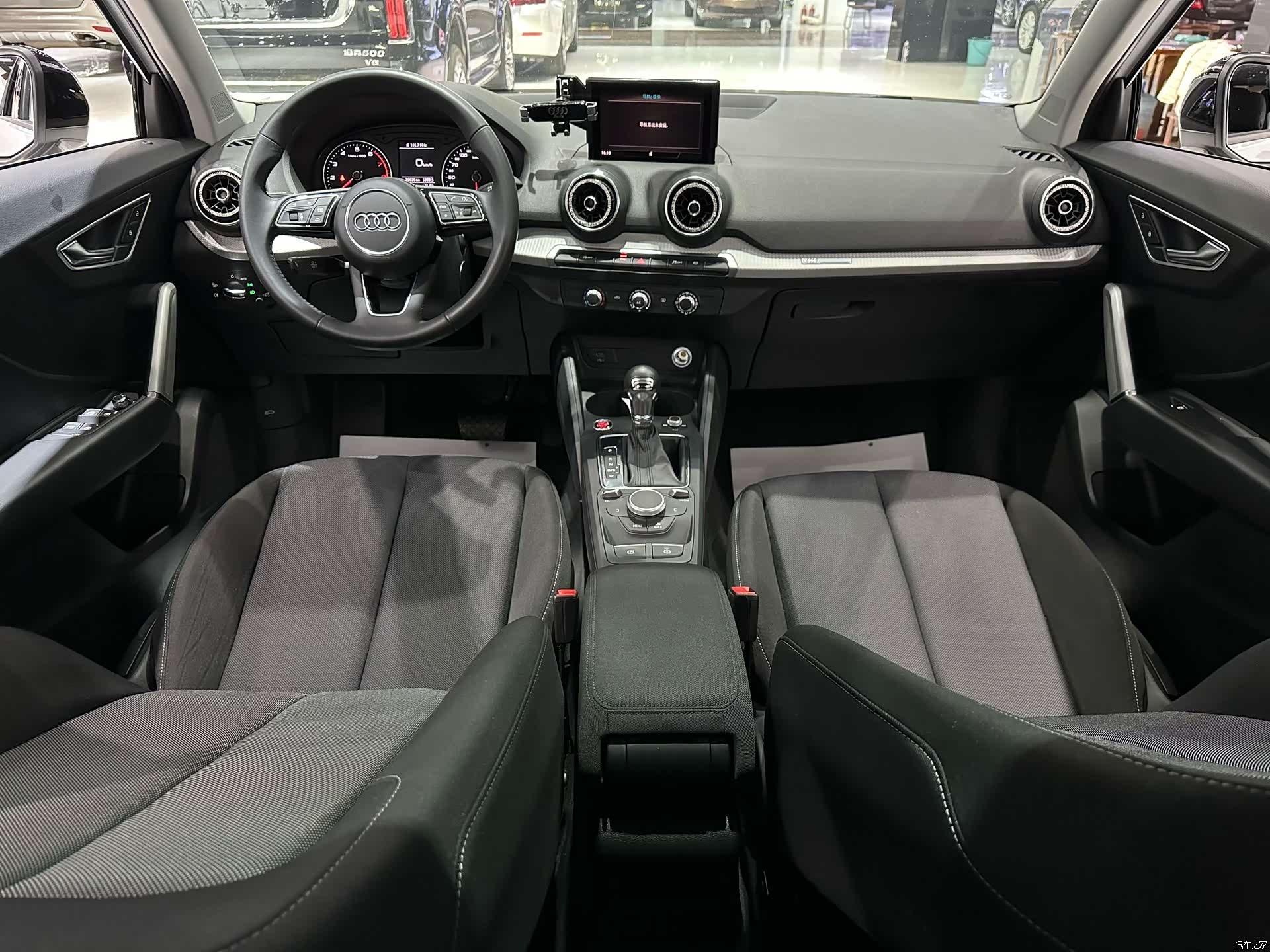 Audi Q2L, 2020 9
