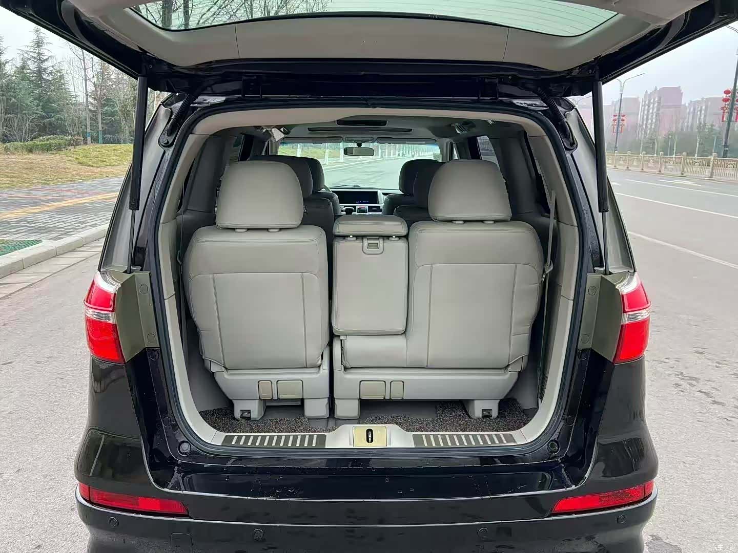 Honda Elysion, 2014 8