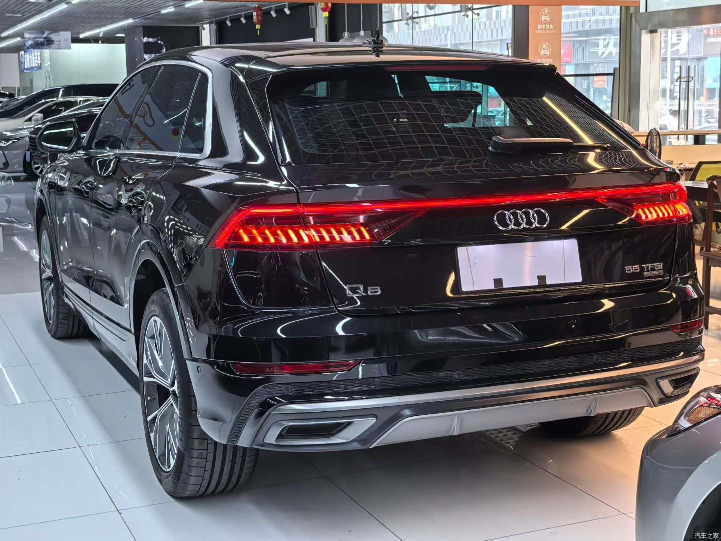 Audi Q8, 2021 4