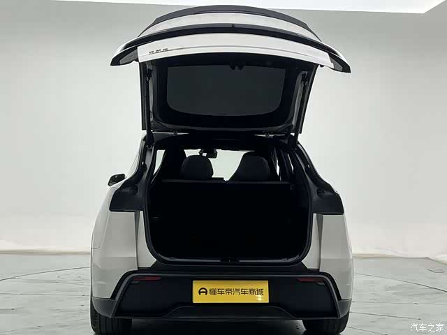 Tesla Model Y, 2025 23