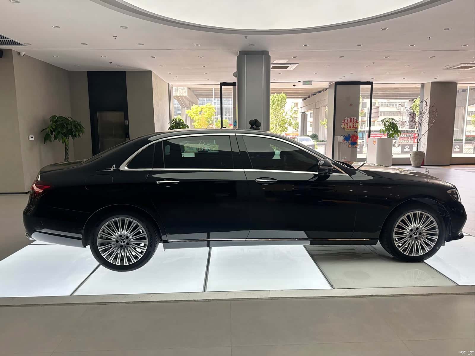 Mercedes-Benz E-Class, 2022 4