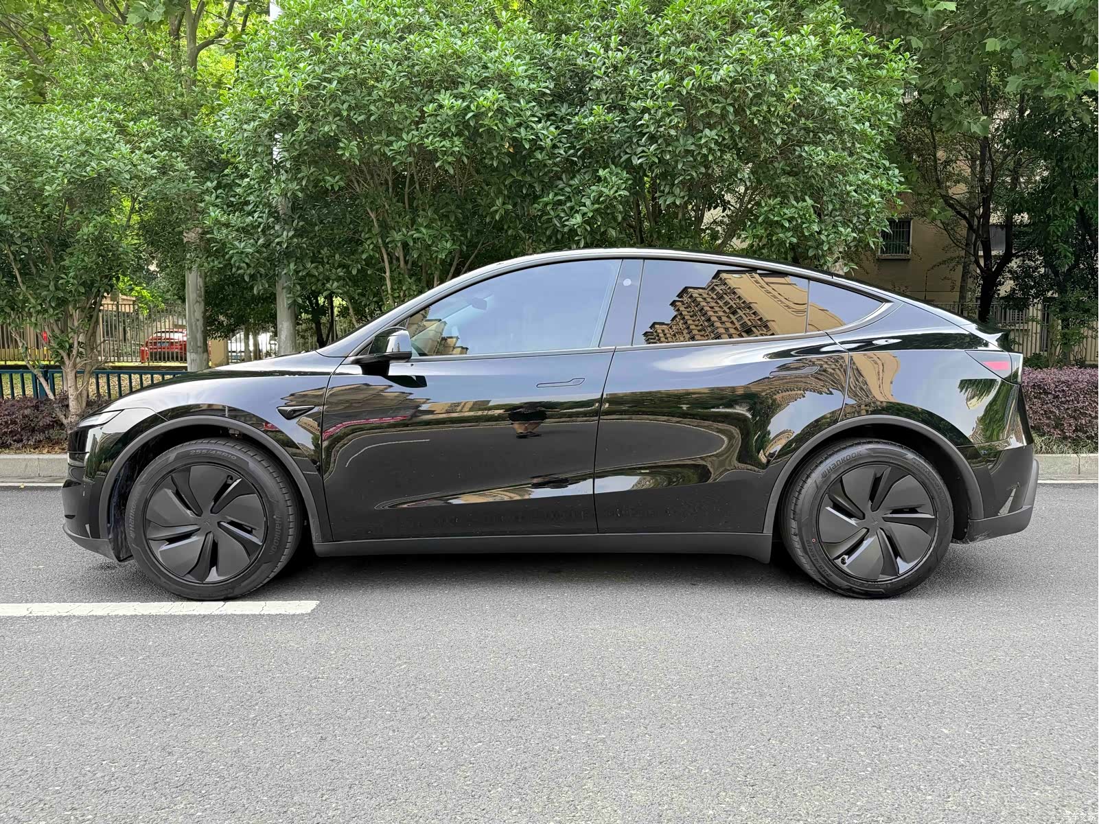 Tesla Model Y, 2025 все фото