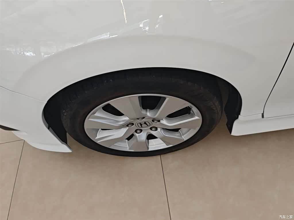 Honda Jade, 2016 23