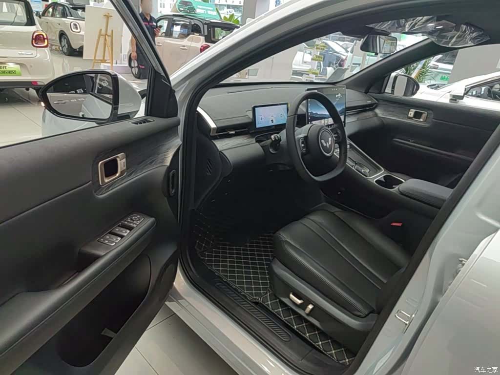 Wuling Starlight, 2025 16