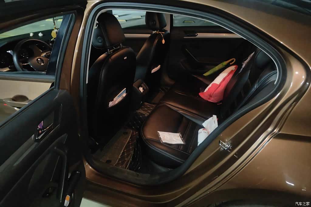 Volkswagen Lamando, 2016 11