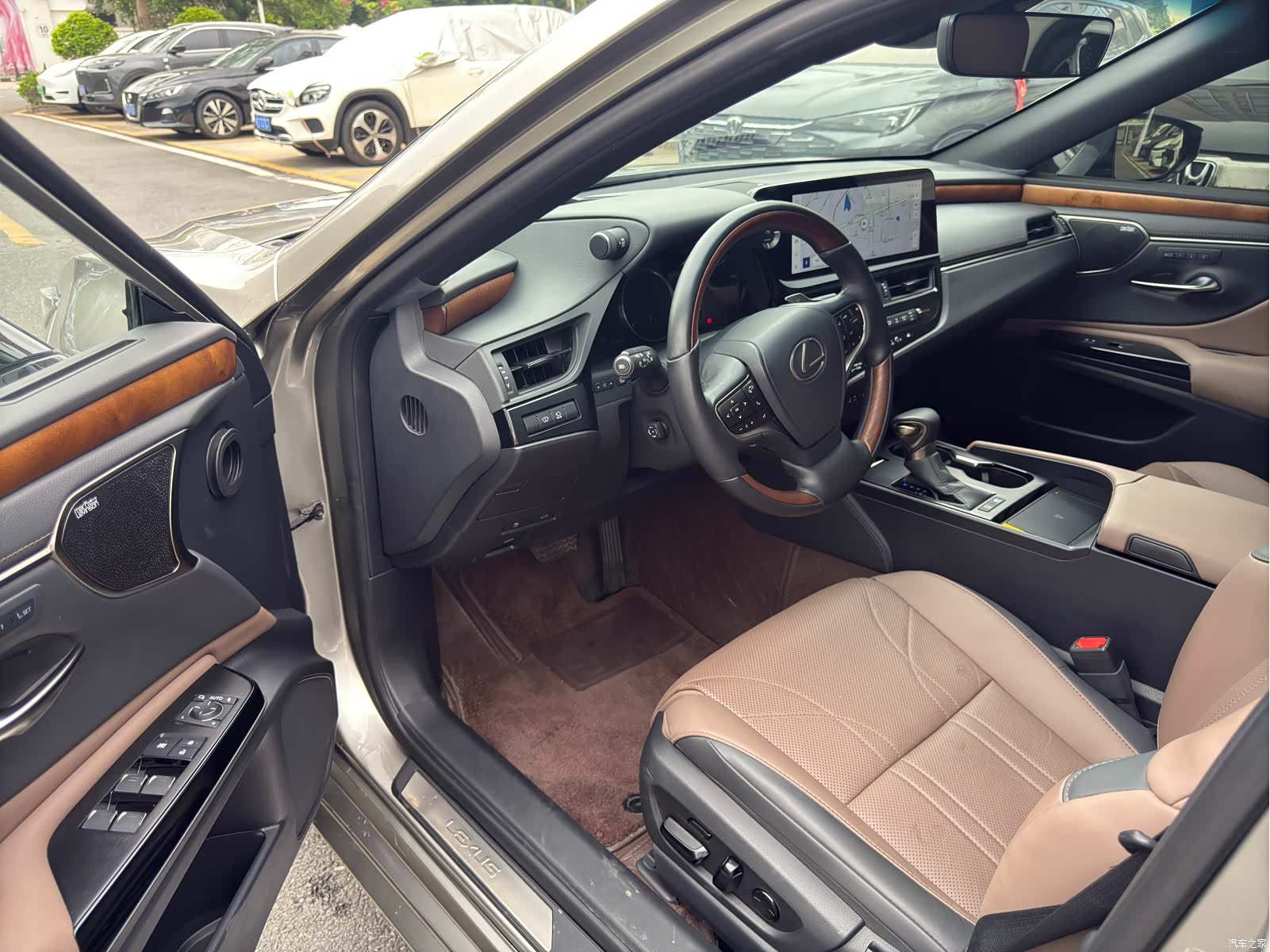 Lexus ES, 2024 все фото
