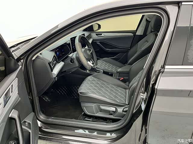 Volkswagen Sagitar, 2025 24