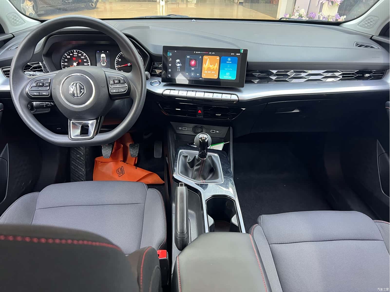 MG MG5, 2024 18