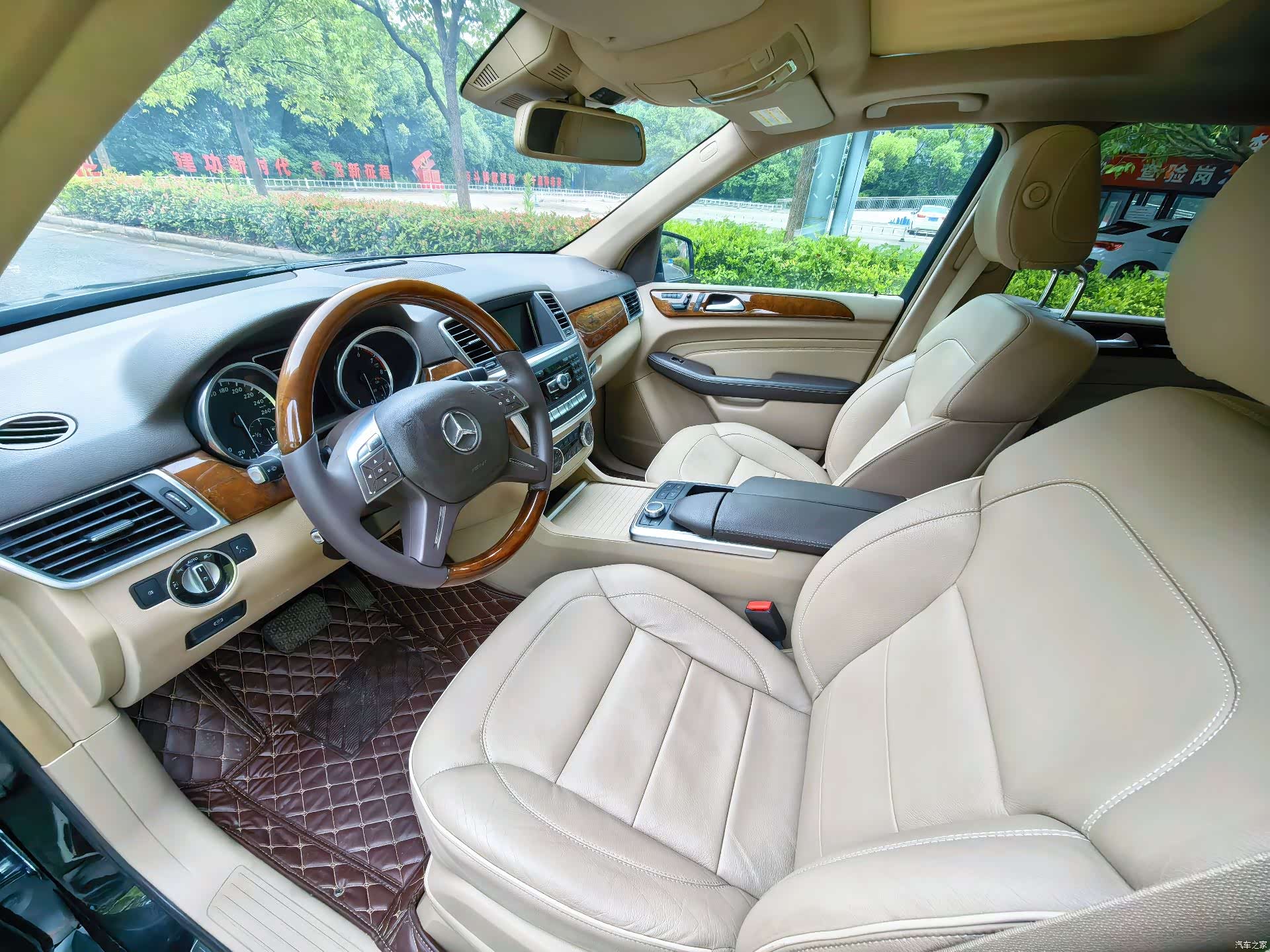 Mercedes-Benz M-Class, 2012 9