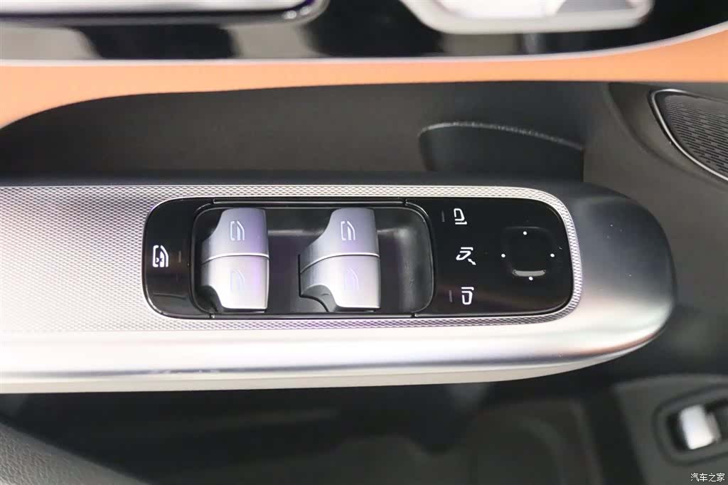 Mercedes-Benz GLC, 2023 14