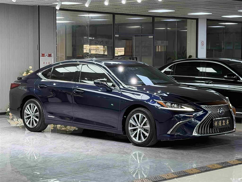 Lexus ES, 2021 3
