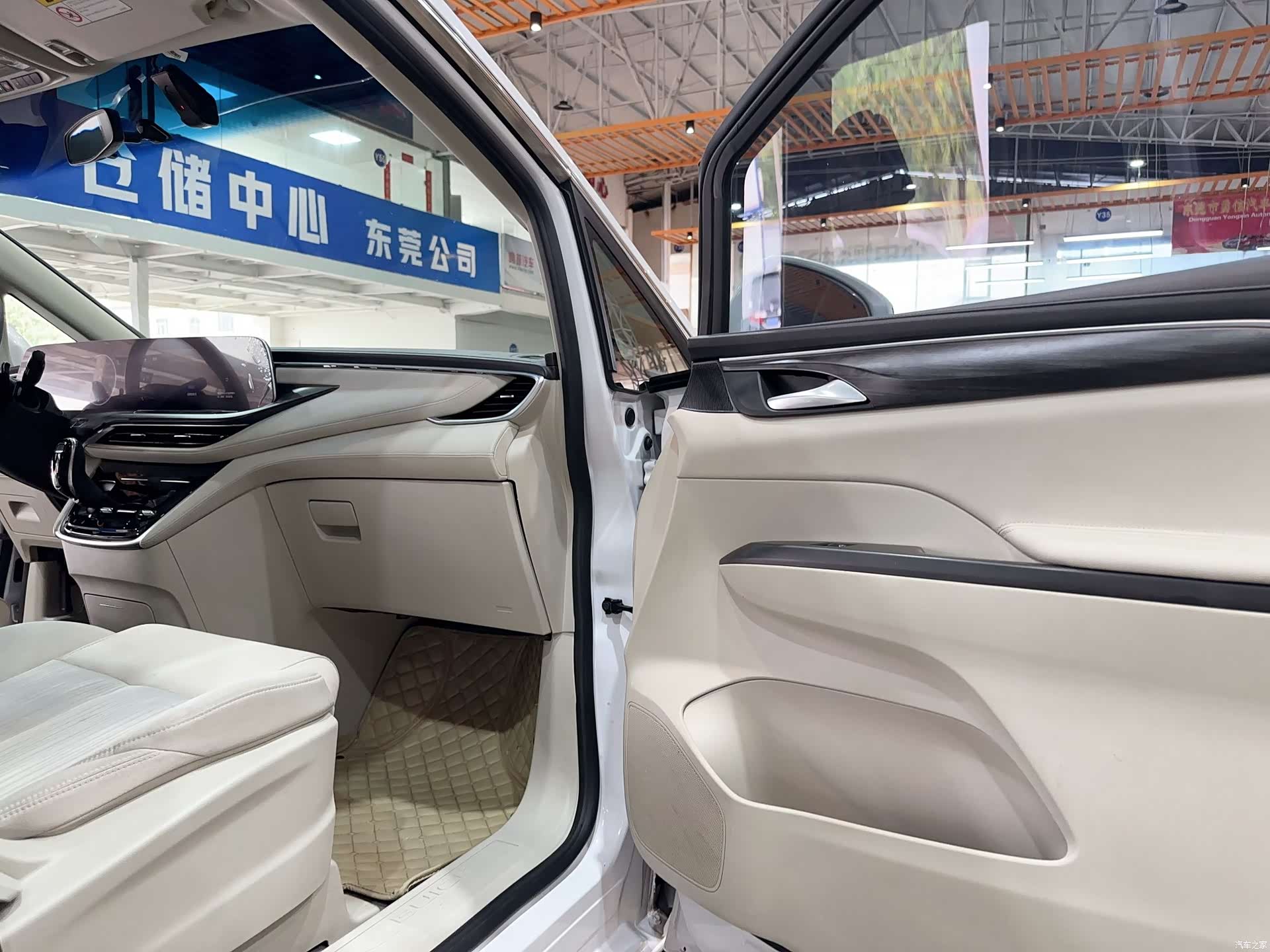 Buick GL8, 2021 все фото