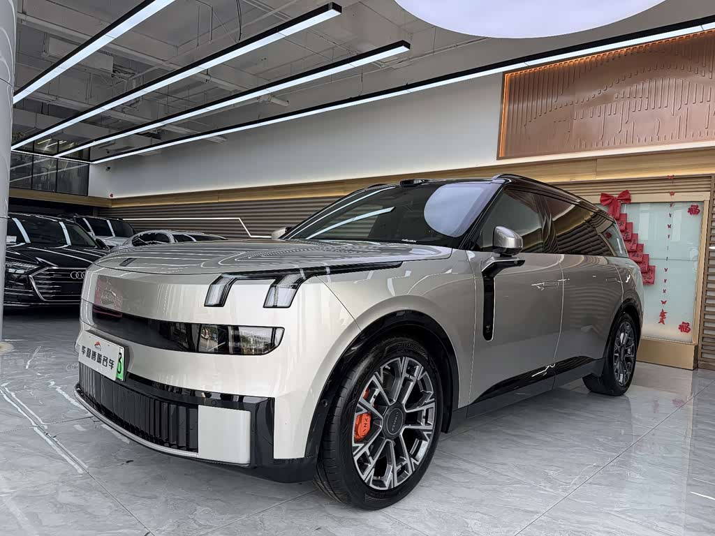 Lynk & Co 900