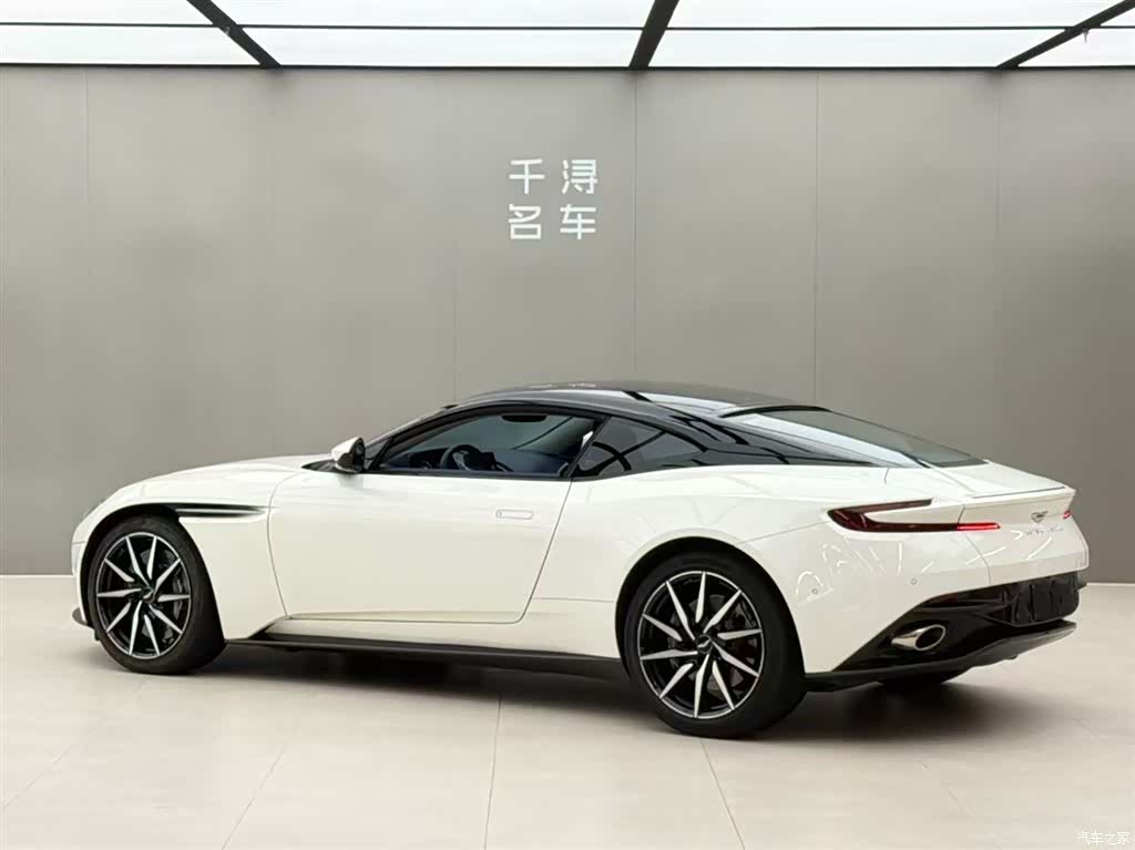 Aston Martin DB11, 2019 14