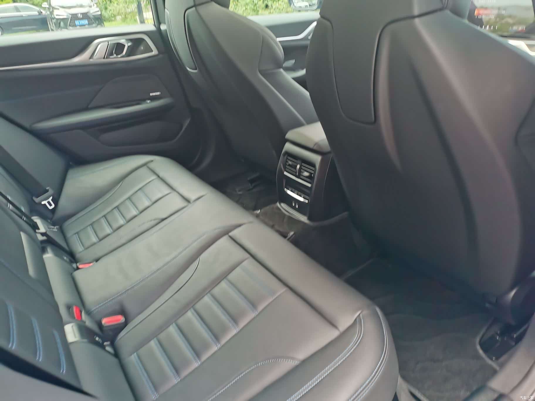 BMW i4, 2024 17
