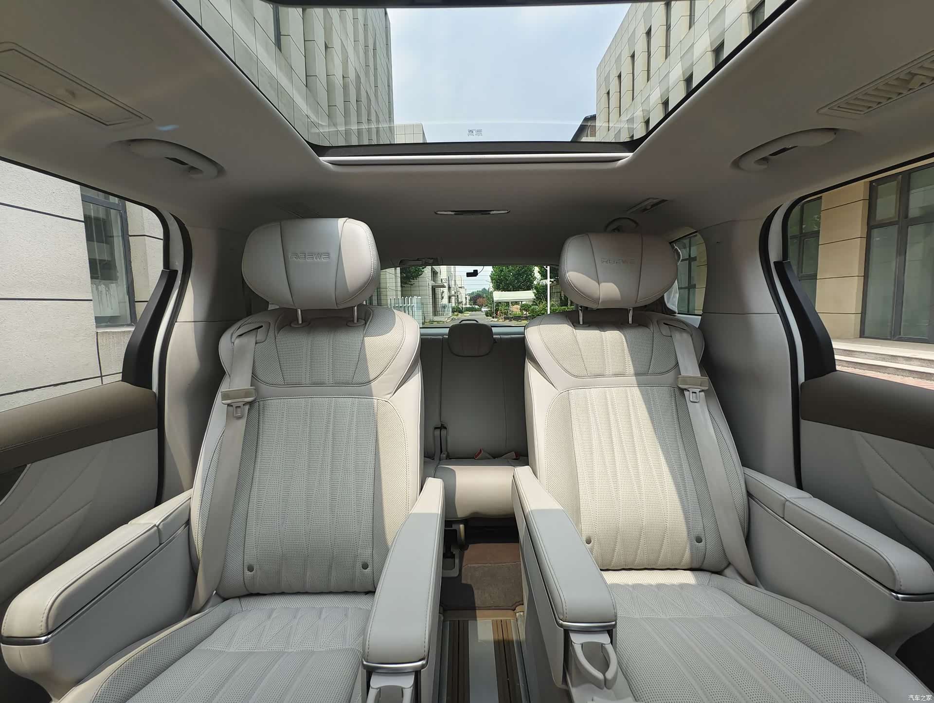 Roewe iMAX8, 2023 25