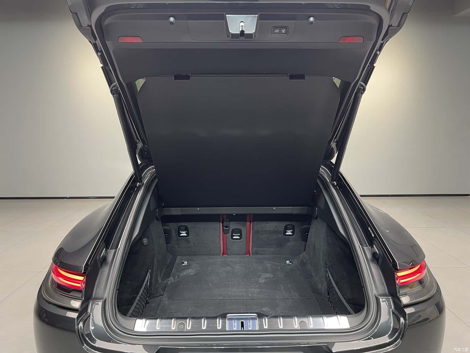 Porsche Panamera, 2023 29