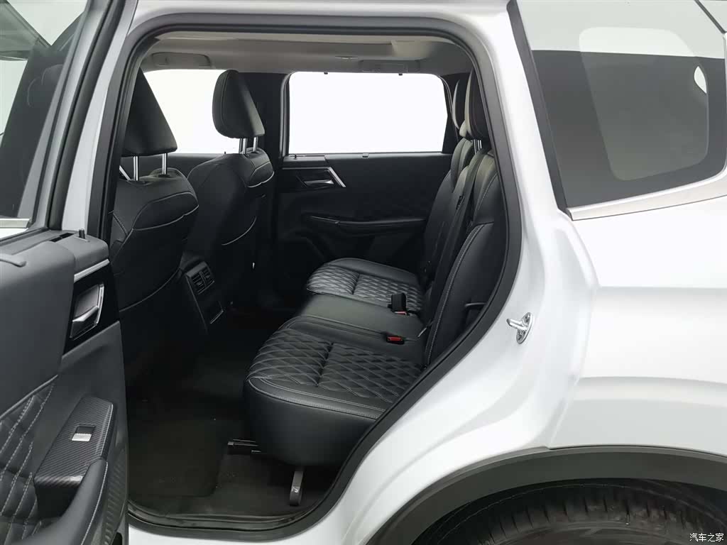 Mitsubishi Outlander, 2023 15