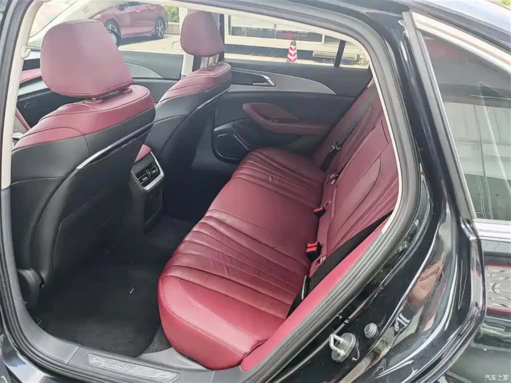 Hongqi H5, 2024 6