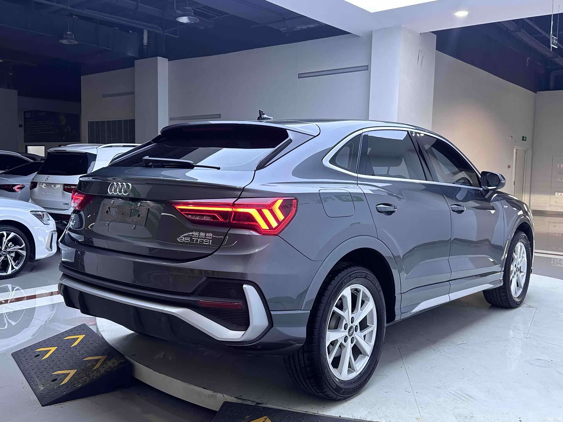 Audi Q3, 2021 8