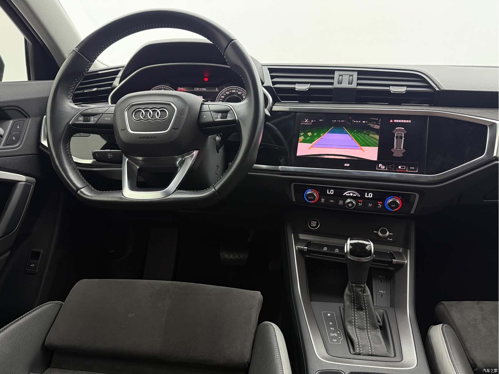 Audi Q3, 2022 10