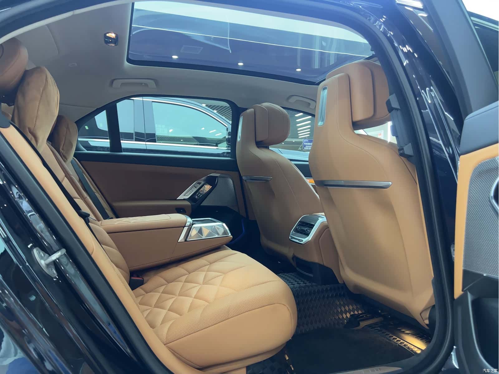 BMW 7 Series, 2024 13