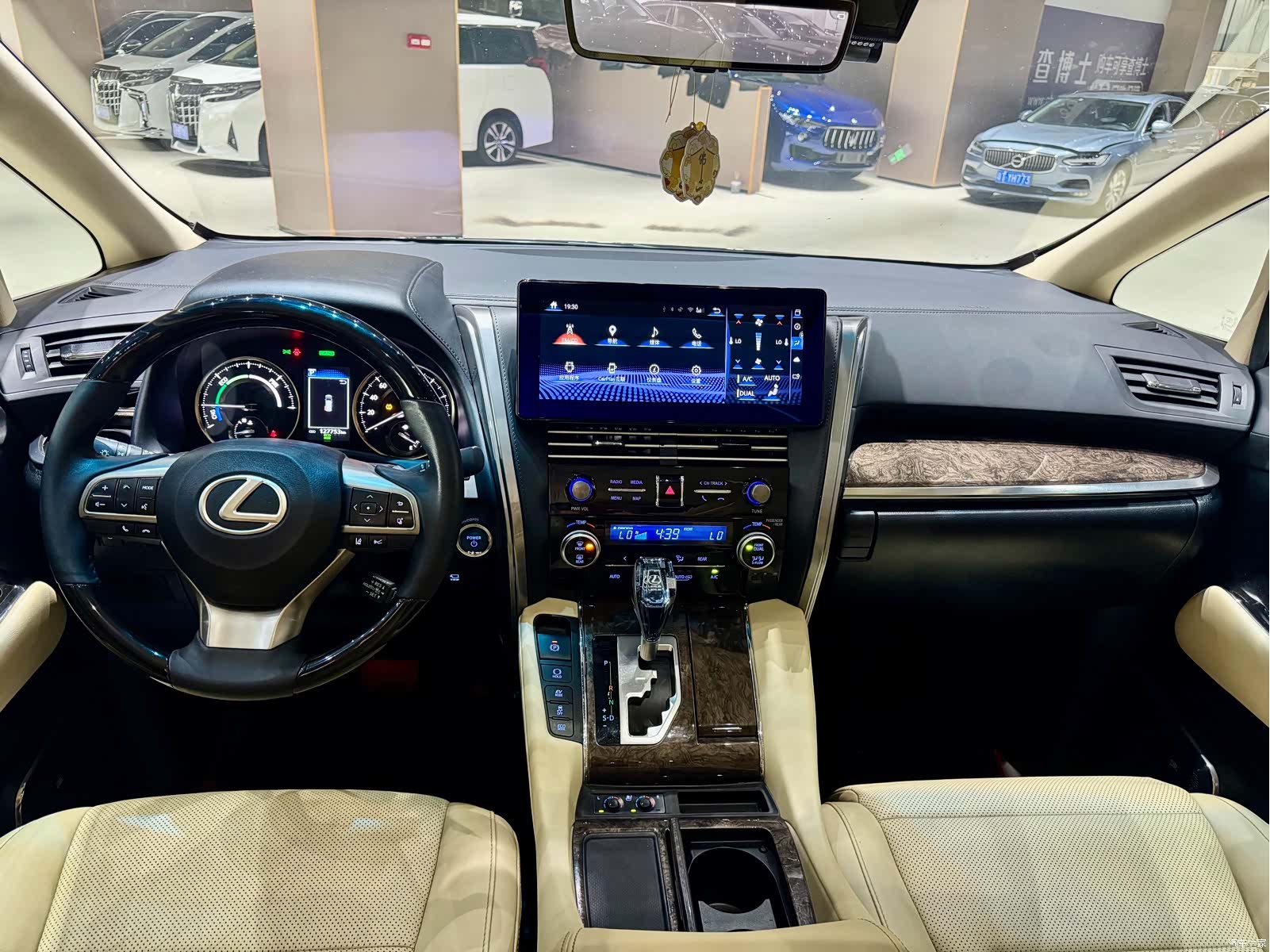 Toyota Vellfire, 2021 6