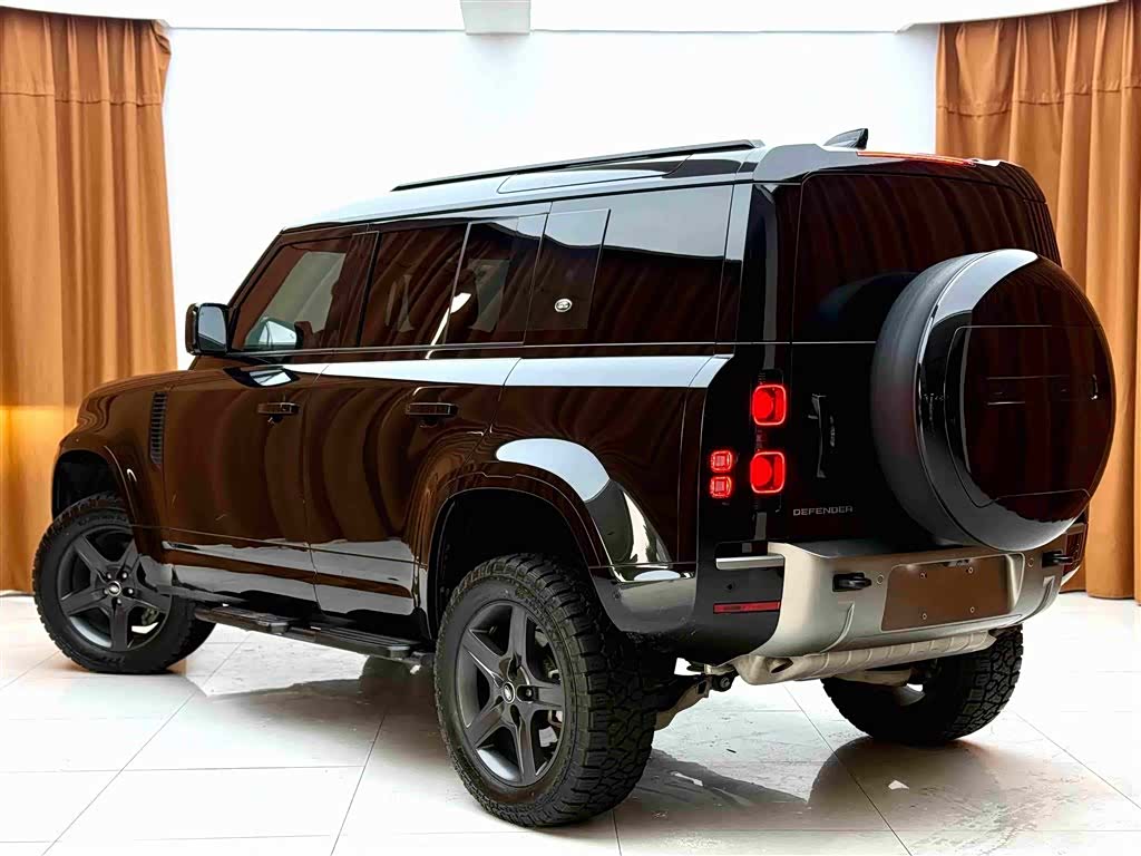 Land Rover Defender, 2024 6