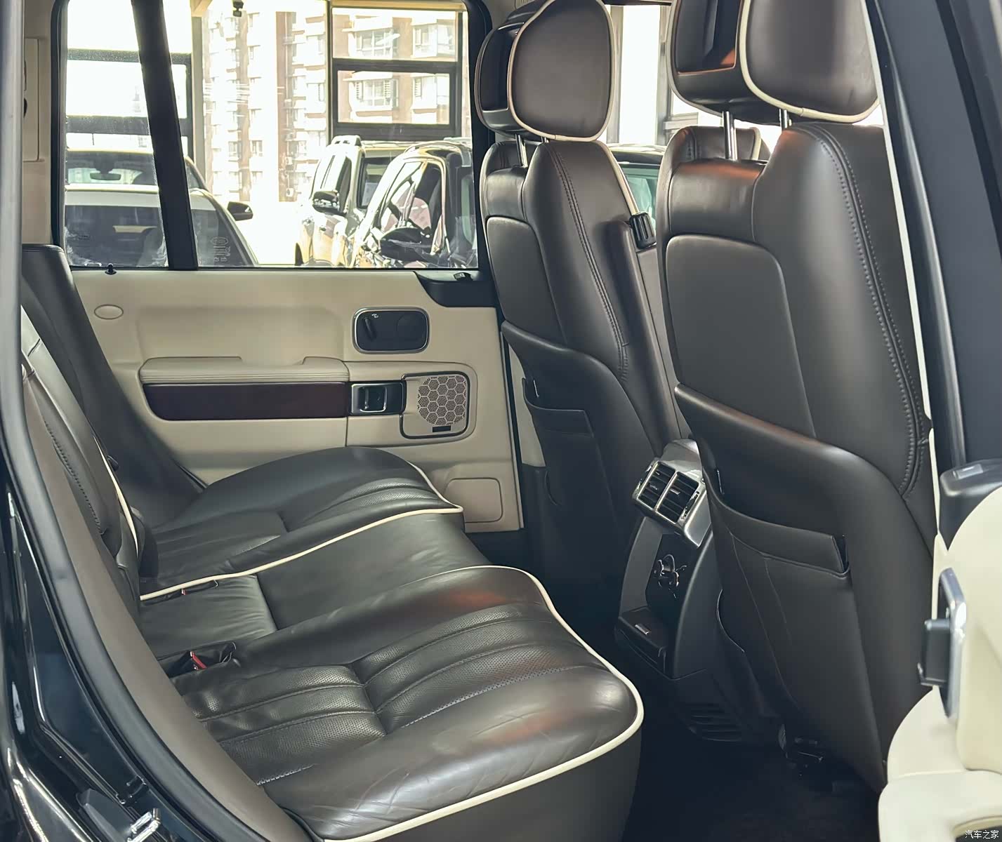 Land Rover Range Rover, 2011 10