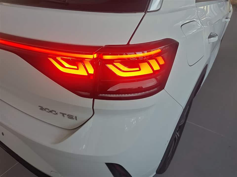 Volkswagen T-ROC exploring Songs