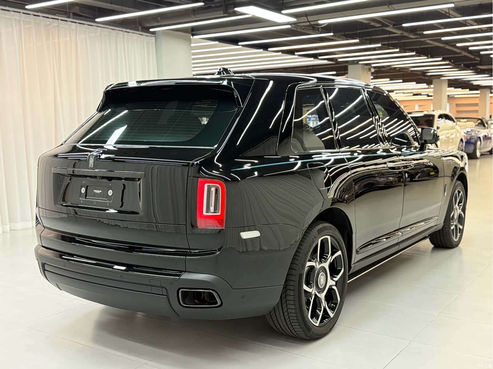 Rolls-Royce Cullinan, 2022 4