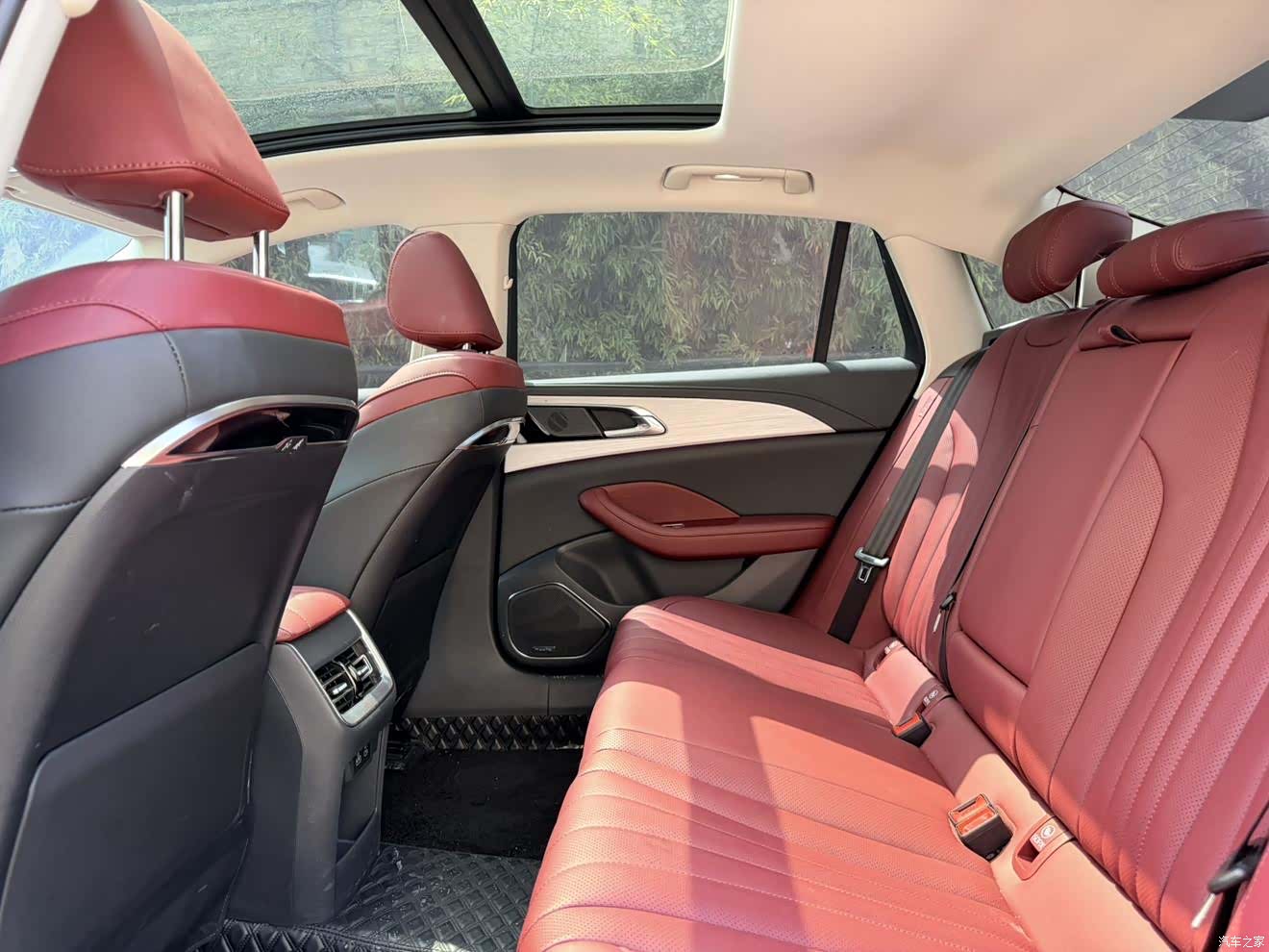 Hongqi H5, 2025 10