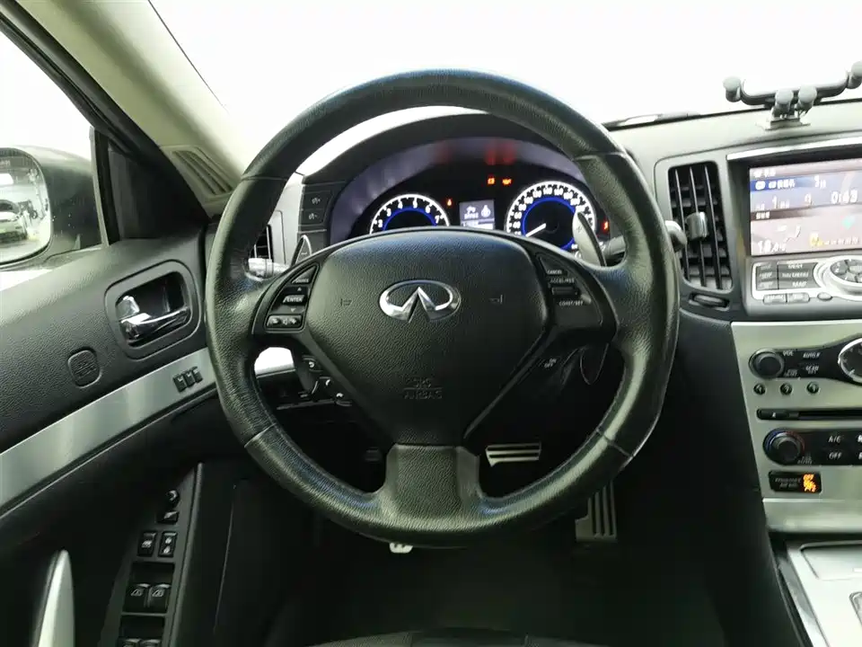 Infiniti Q60