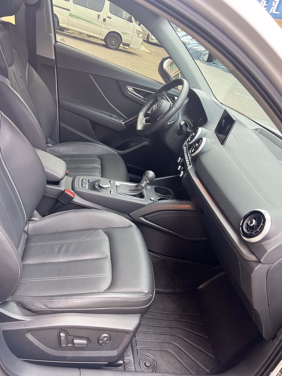 Audi Q2L, 2024 9