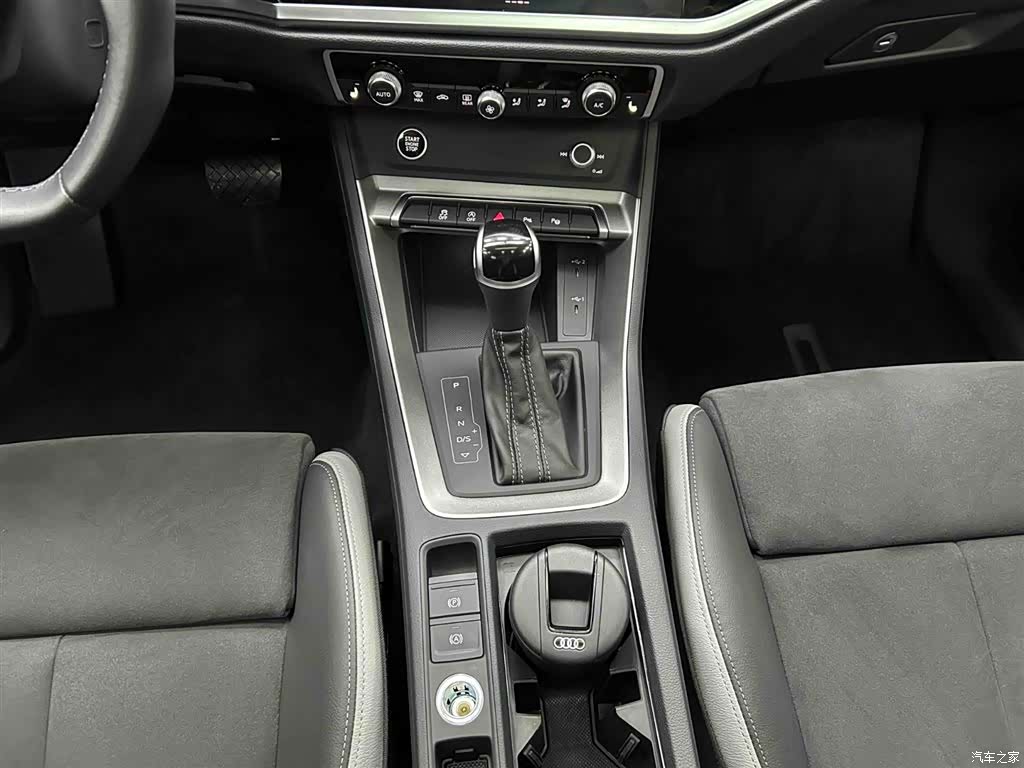Audi Q3, 2022 все фото