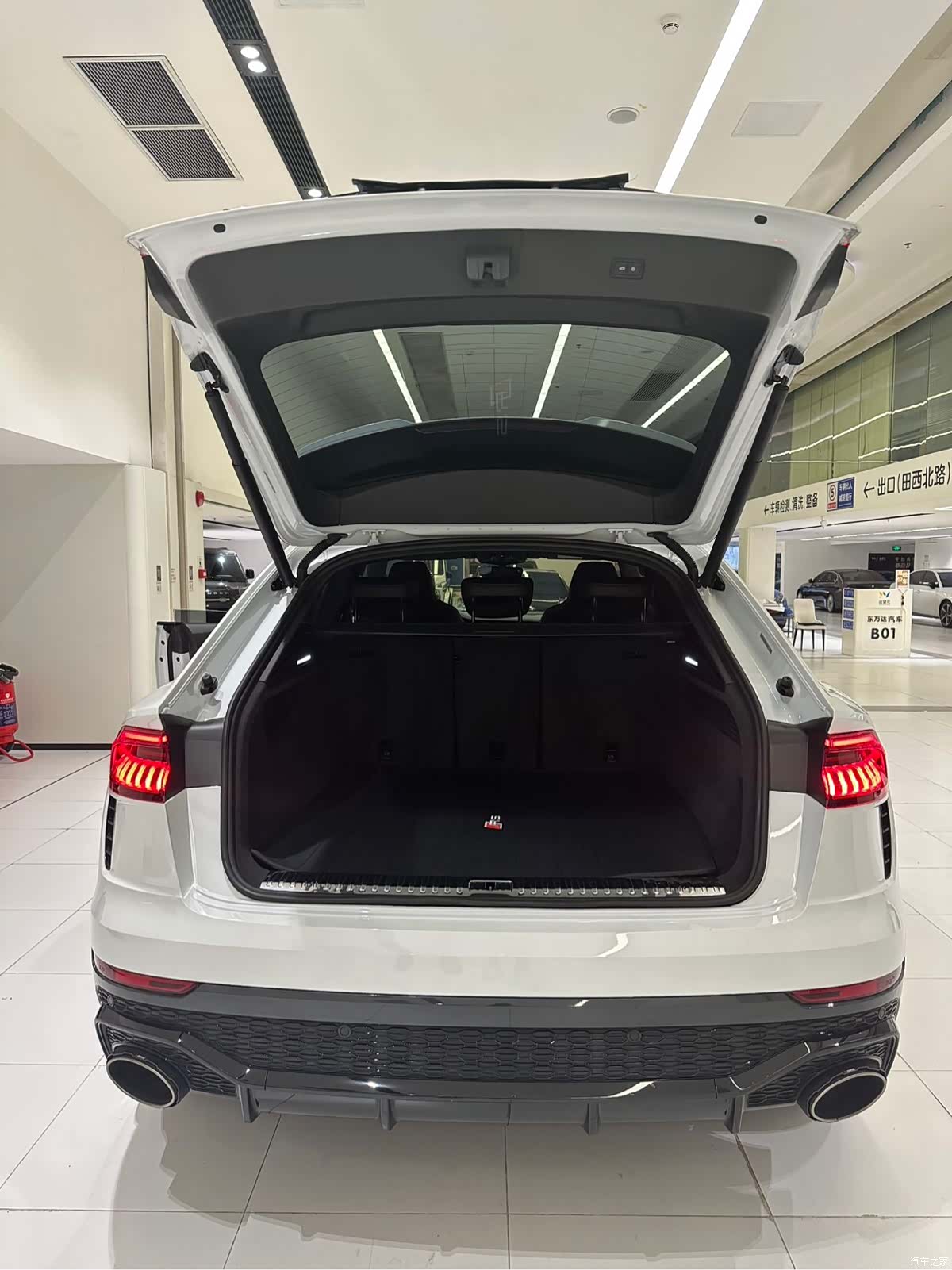 Audi Q8, 2021 9