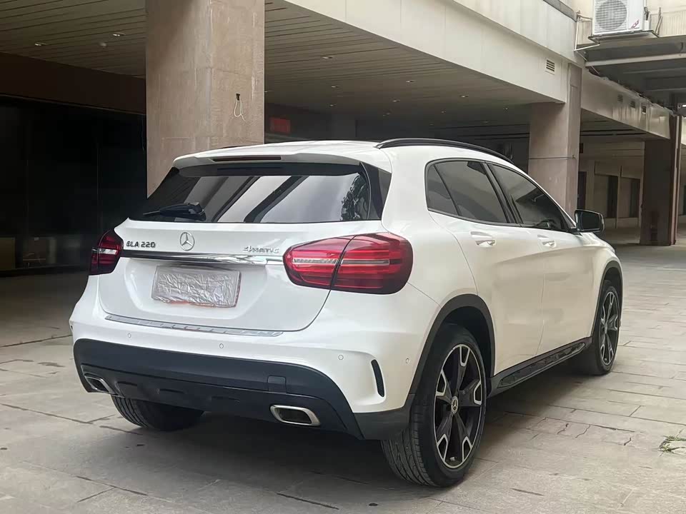 Mercedes-Benz GLA Mercedes-Benz GLA