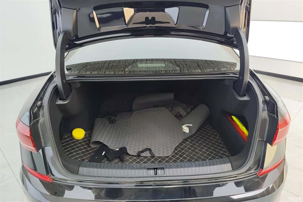 Volkswagen Passat, 2023 4