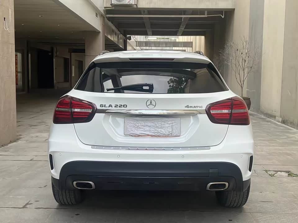 Mercedes-Benz GLA Mercedes-Benz GLA