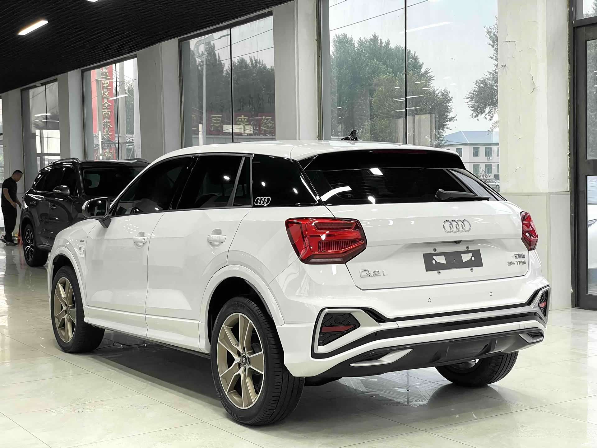 Audi Q2L, 2023 6