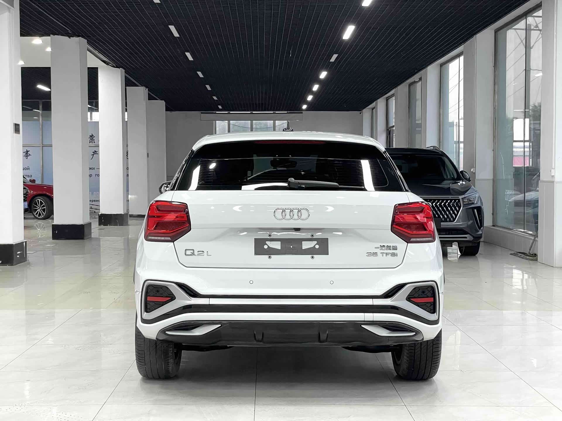 Audi Q2L, 2023 все фото
