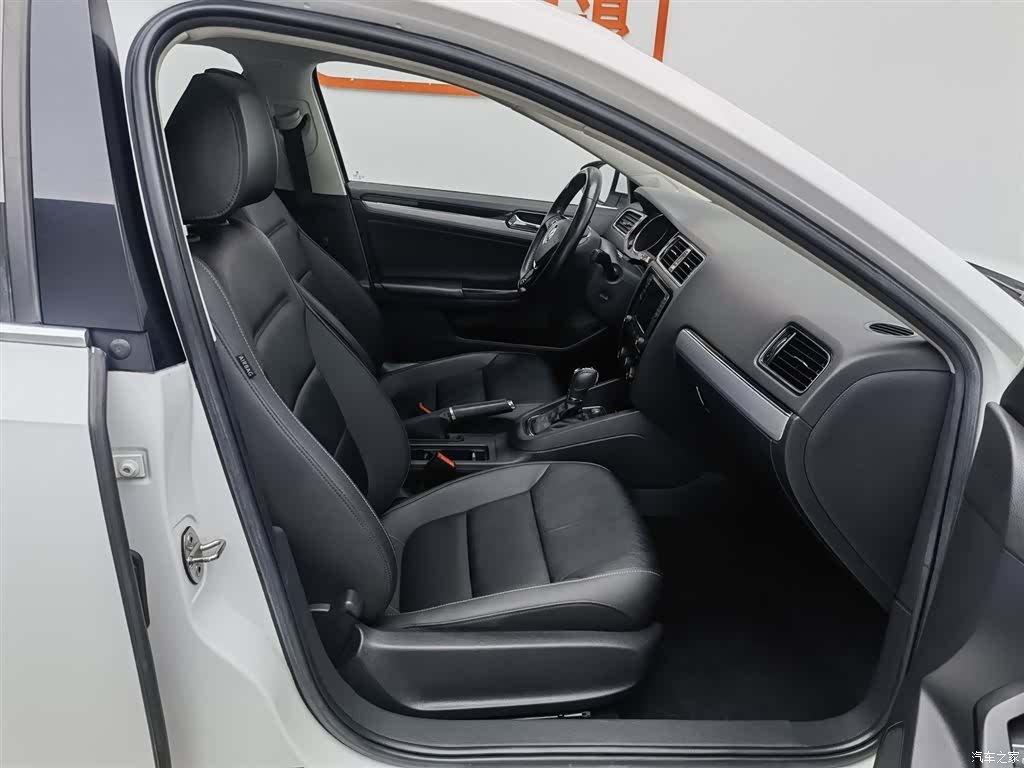 Volkswagen Sagitar, 2019 23