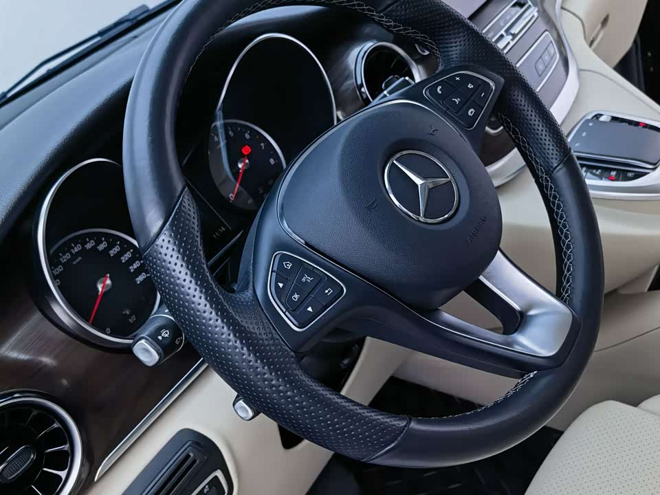 Mercedes-Benz V-class