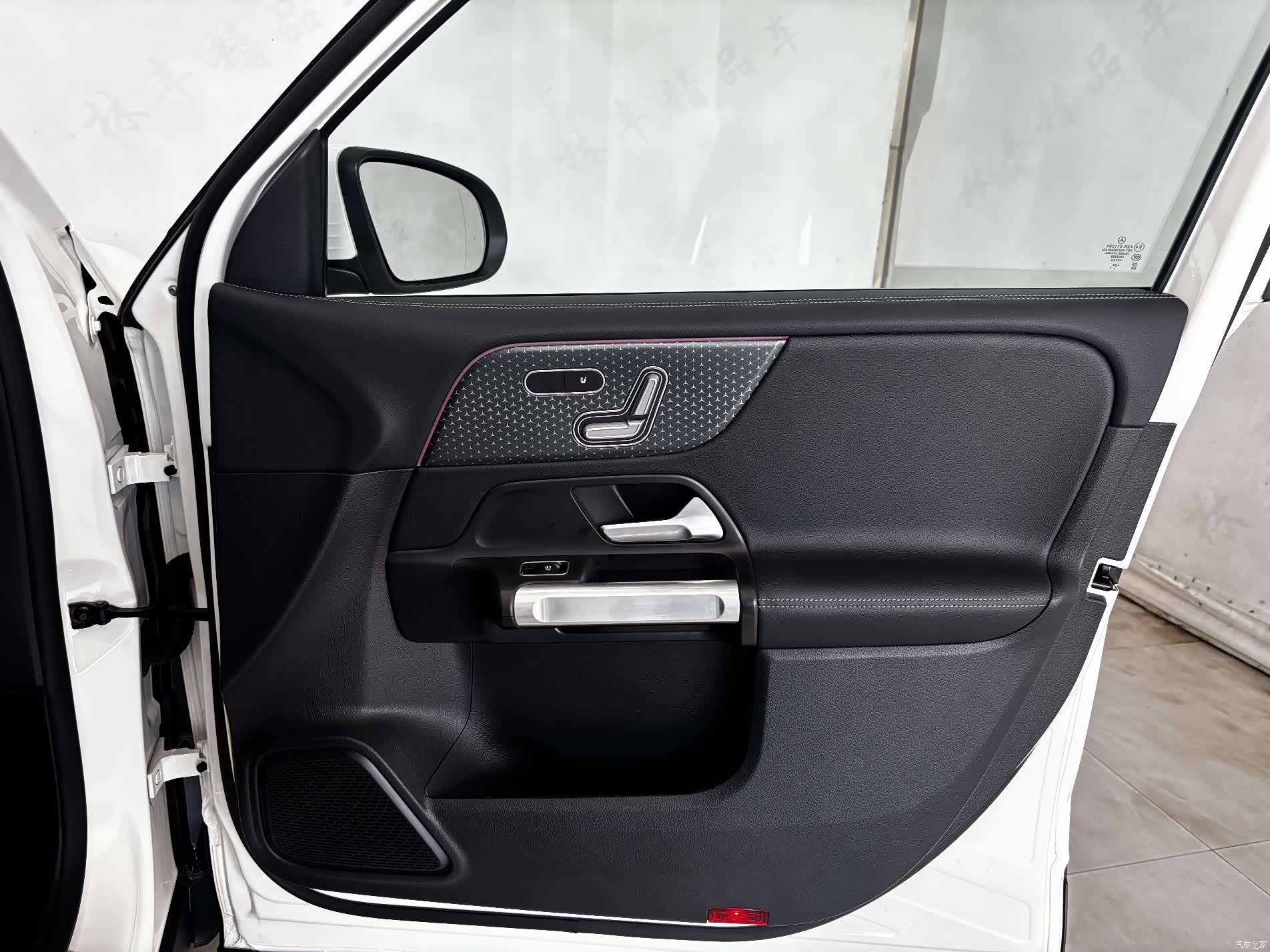 Mercedes-Benz GLB, 2025 24