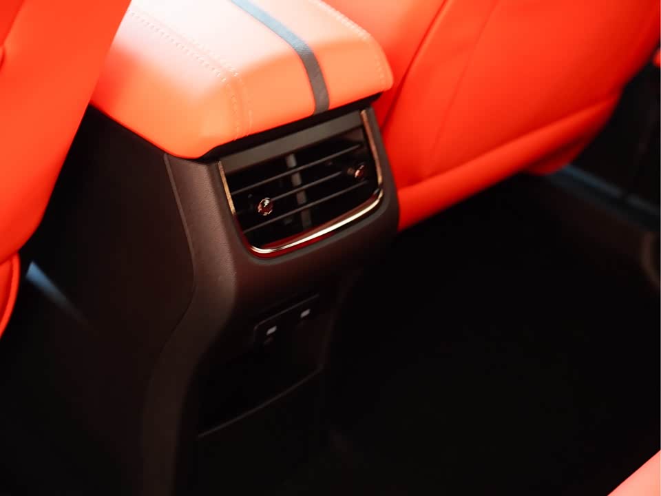 CrossBoundary Co-creation tank 300