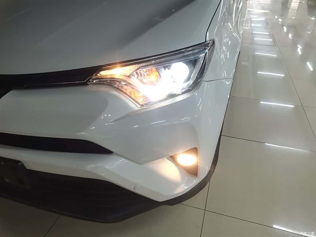 Toyota RAV4, 2019 3
