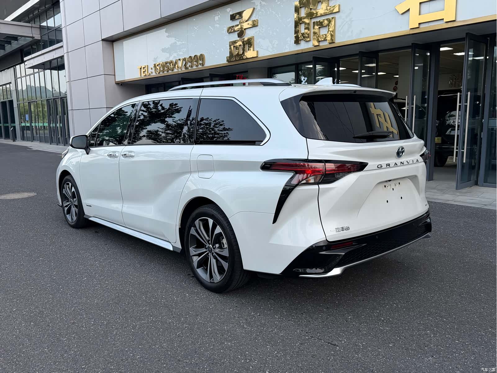 Toyota Granvia, 2023 4