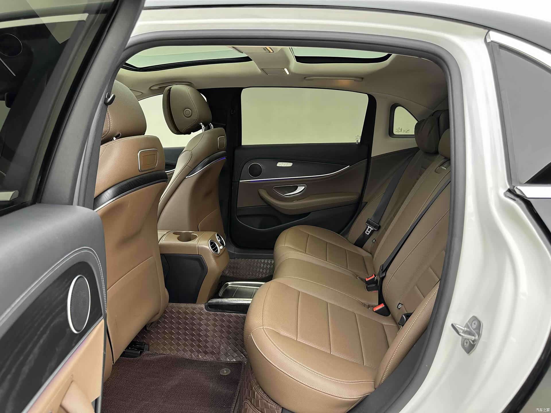 Mercedes-Benz E-Class, 2019 9