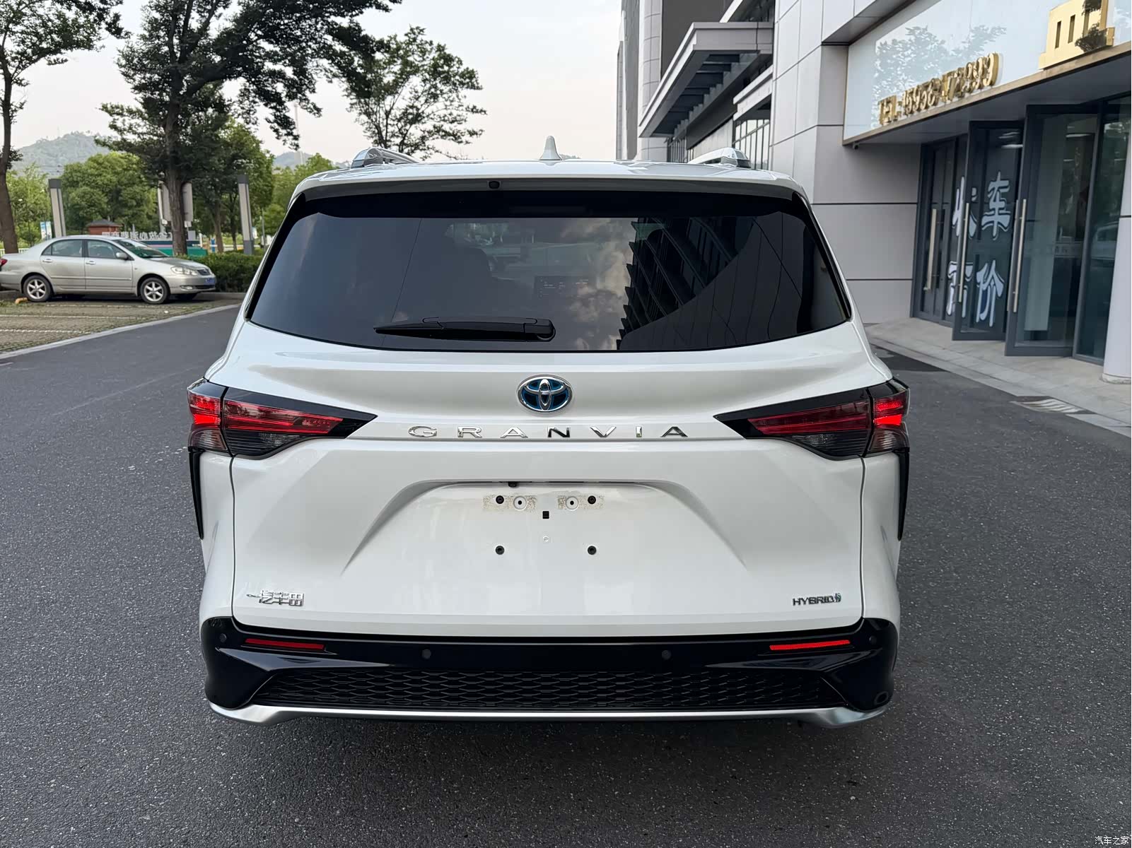 Toyota Granvia, 2023 6